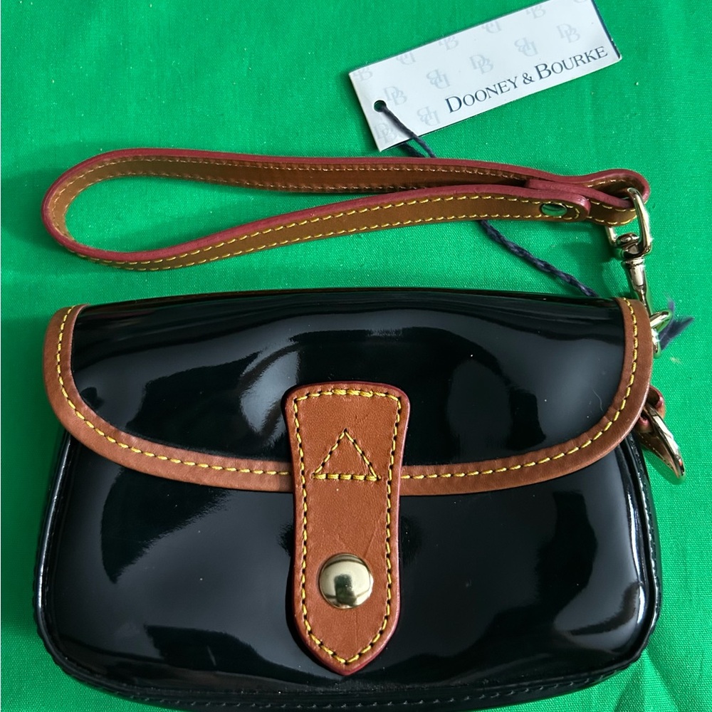 NWT Dooney & Bourke Black Patent Leather with Brown Leather Trim Wristlet